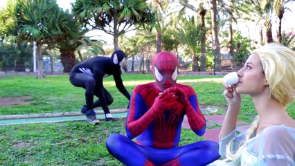 Spiderman contra Venom contra Frozen Elsa - Elsa Sequestrado -vida real - Superheroes Filme