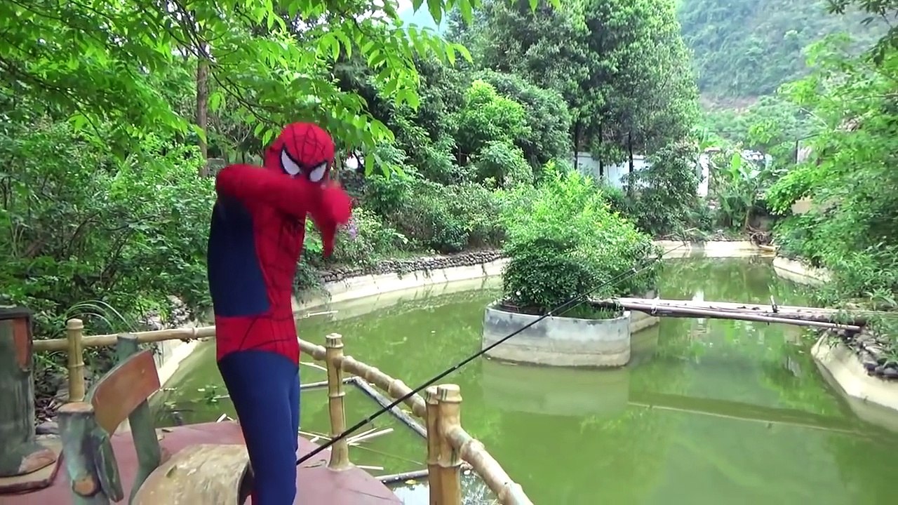 Người Khổng Lồ Và Người Nhện Đi Câu Cá Cùng Với Joker Ngoài Đời Thực