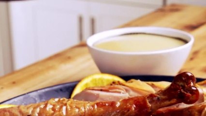 This Thanksgiving Gravy Only Has 3 Ingredients