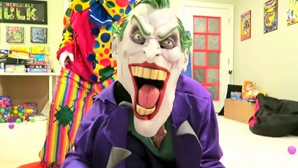 HALLOWEEN CRAZY CLOWN HAUNTS SPIDERMAN - Spiderman vs Joker, Cinderella, Superhero Superstars