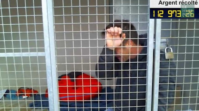 Les pleurs de Rémi Gaillard, enfermé dans une cage depuis deux jours