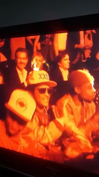 BRUNO MARS danse sur du Maitre Gims  aux NRJ MUSIC AWARDS 2016