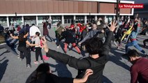 Rennes. 150 personnes réunies pour un échauffement de danse