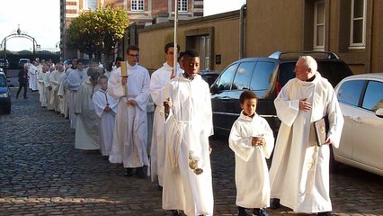 Ordinations 2016 à Coutances : la procession