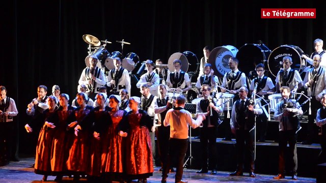 Pontivy. Spectacle décoiffant de la Kerlenn Pondi