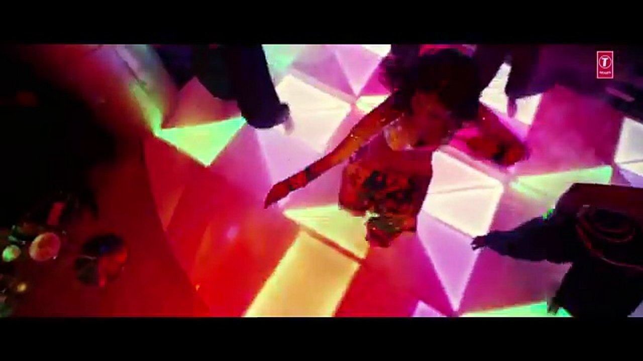 AANKH PE CHASHMA DAAL KE Video Song   BABUJI EK TICKET BAMBAI   Rajpal Yadav,Bharti Sharma (2)