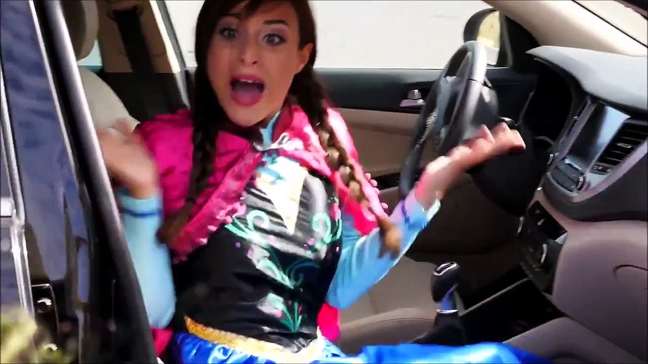 FROZEN ANNA É SEQUESTRADA POR CORINGA E SALVA POR BATMAN