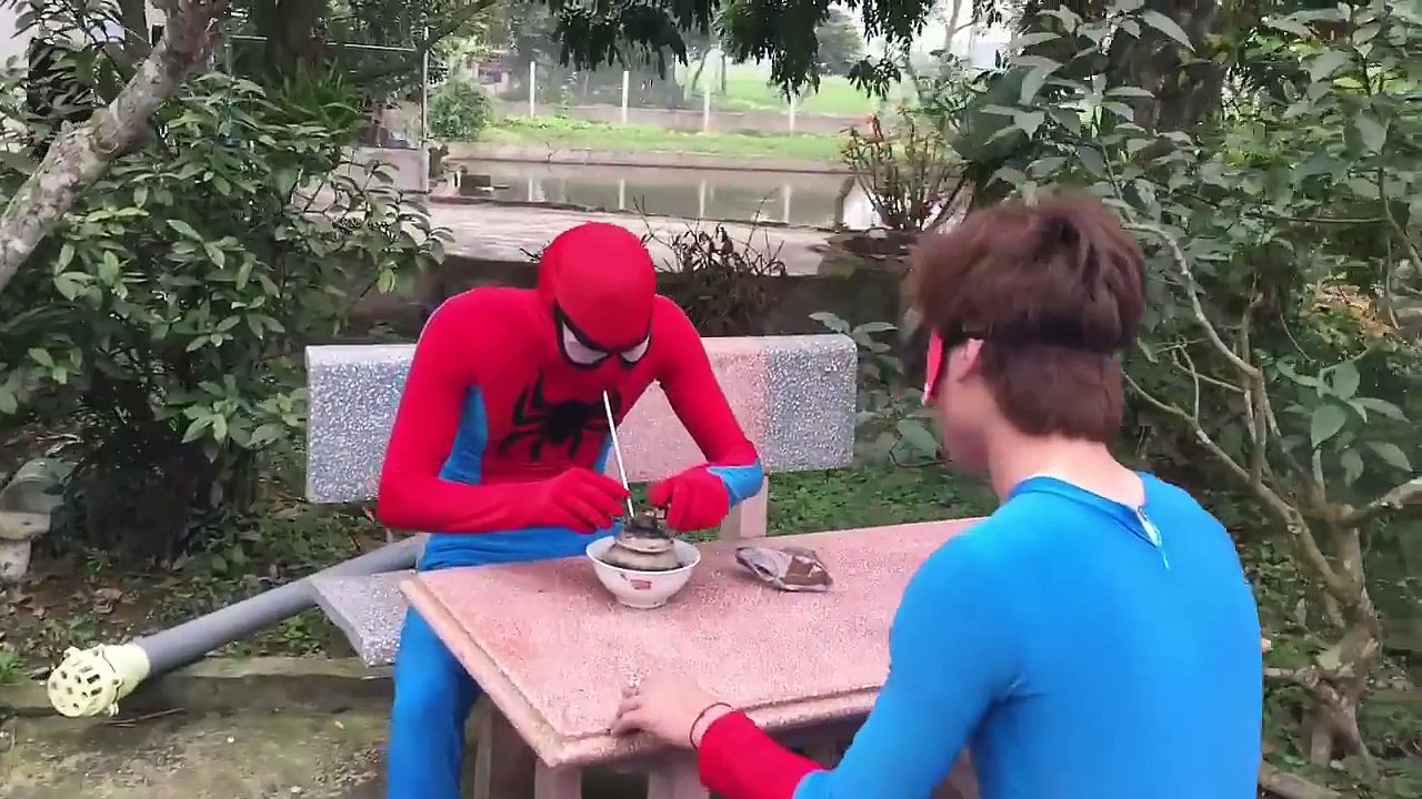 Venom kidnapped spiderman baby, Frozen elsa Pink Spidergirl Superman fun superheroes real life