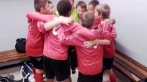 LA JOIE DES U12 DANS LE VESTIAIRE APRES LEUR QUALIFICATION