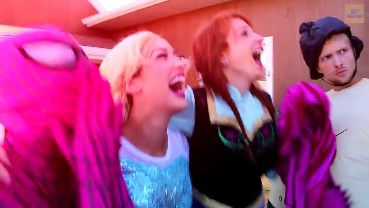 WHY is Frozen Elsa CRYING?! w/ Spiderman Joker Maleficent Anna Batman Poison Ivy! Superhero Fun :)