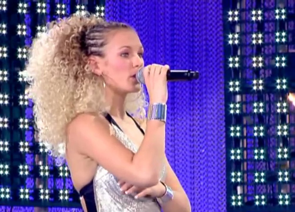 Lorie Pester chante Gloria Gaynor  -"Can't take my eyes off of you"