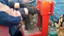Mašina za cijepanje drva na srpski način