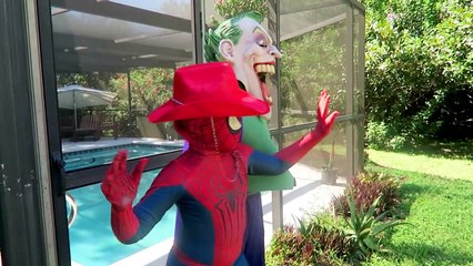 Spiderman Kisses Jasmine! - Spiderman vs Joker - Magic Carpet Pizza Party! - Disney Princess