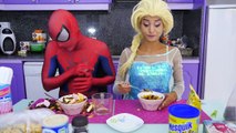 Frozen Elsa Spiderman BREAK UP Spidey Kisses Maleficent w Bad Spider Baby Doctor