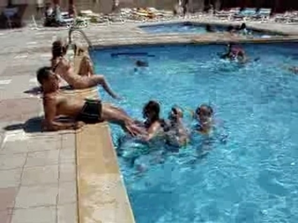 Abdos triple en piscine