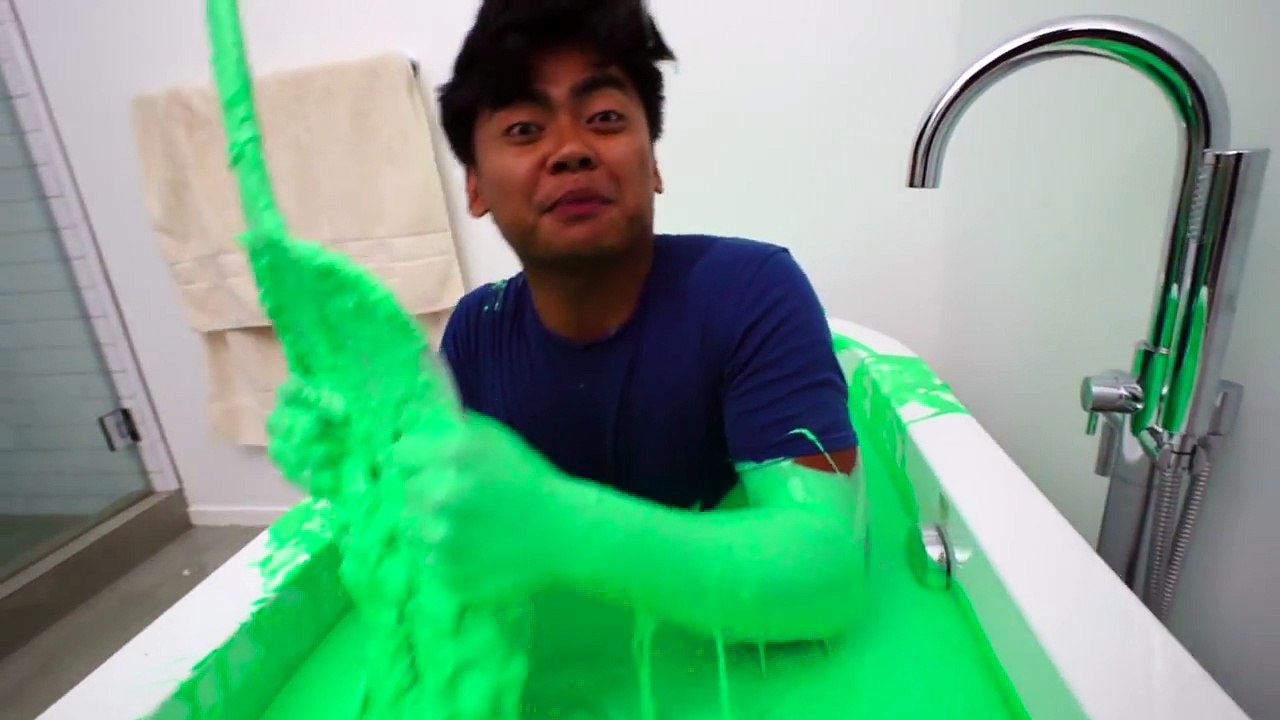 SLIME BATH CHALLENGE!-OWLyv7otmAg