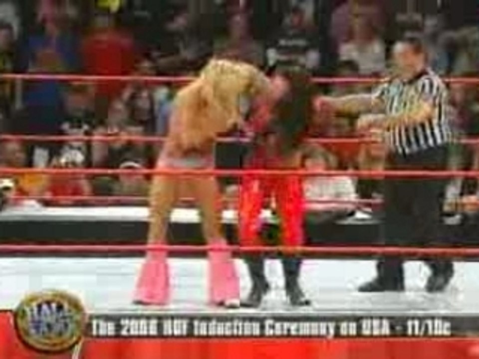 Trish,Torrie vs Candice,Victoria