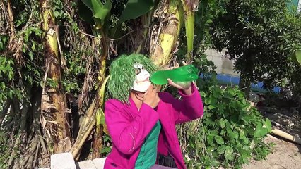 Spiderman kiss Girl Frozen Elsa lost skirt Joker Hulk atman Fun Superhero candy kids