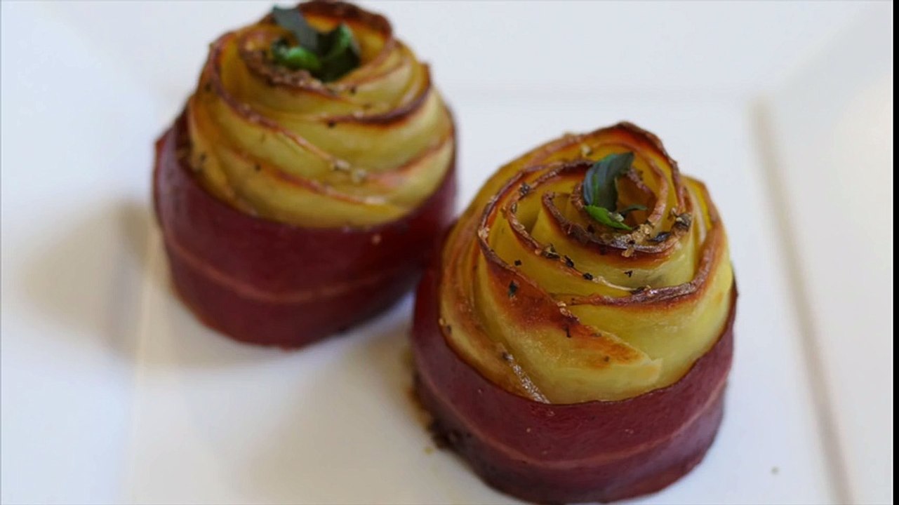 Il réalise de belles roses avec des pommes et du bacon ! Le résultat a l'air trop délicieux (pour les yeux et le ventre !)