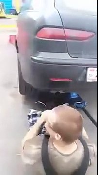 Pire garagiste du monde.. Pot d'échappement en pleine tête