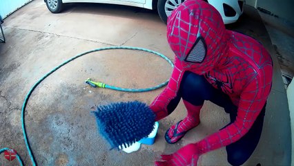HOMEM ARANHA LAVANDO CARRO | SPIDERMAN CAR WASH