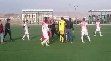 Amatör maçta saha karıştı