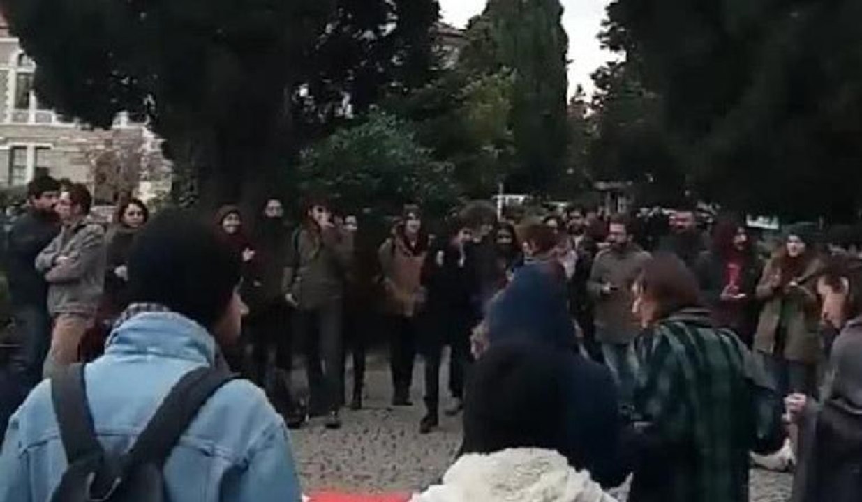 Boğaziçi Üniversitesi'nde protesto: Kayyum rektör istemiyoruz