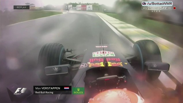 Le pilote de F1 Max Verstappen fait un drift maitrisé pour éviter le crash