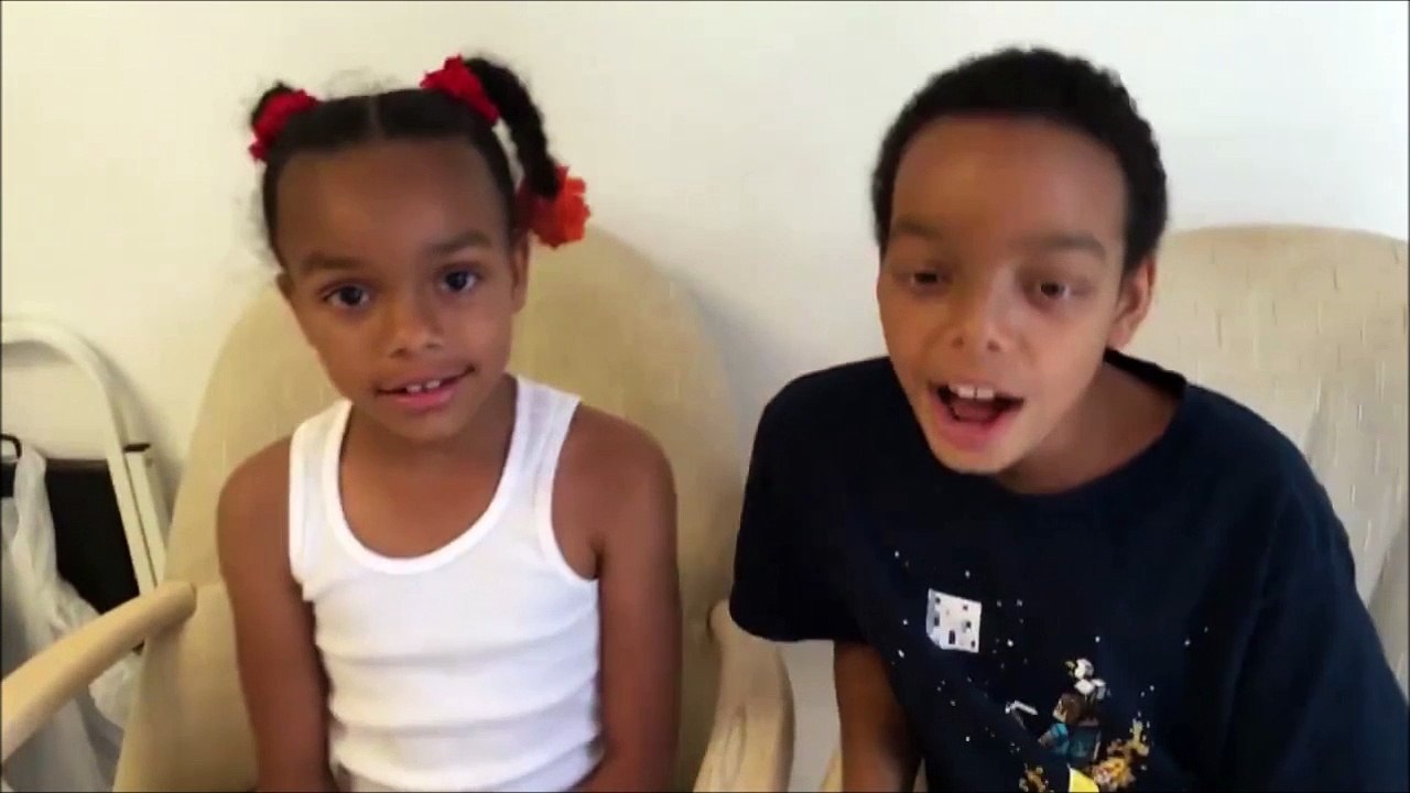 Quand tu chantes faux à coté de ta soeur... Ahahaha