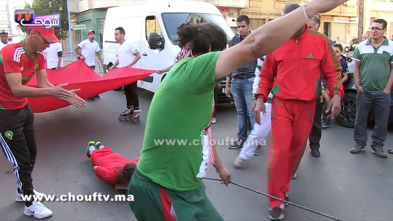 ‫سيارة تجر طفلة مغربية من شعرها..شوفو آش وقع ليها وها شنو قالت..‬‎