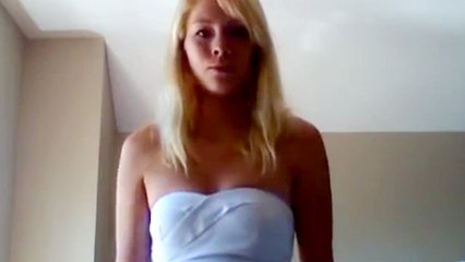 Cette belle blonde vous semble parfaite en tout points, attendez de découvrir son secret =)