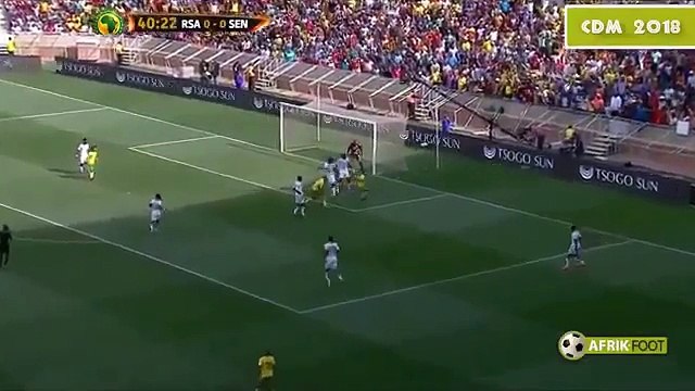 Un arbitre fait une incroyable erreur en inventant un penalty contre le Sénégal face à l’Afrique du Sud