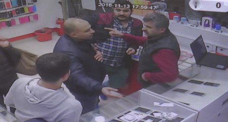 Sahte 600 euro ile telefon almak isterken yakayı ele verdi