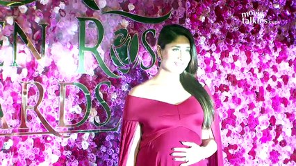 Pregnant Kareena Kapoor's Baby Bump Gets Bigger At Lux Golden Rose Awards 2016