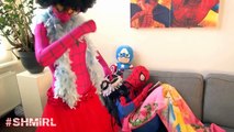Spiderman KISSING Spidergirl Pink Spidergirl is Frozen Elsa Kissing Spiderman Amazing Superheroes