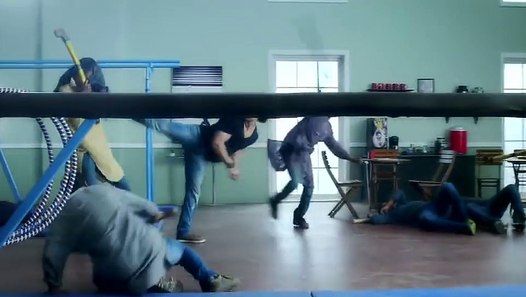 Best Bollywood Fighting Scene in Movie Heropanti - video 
