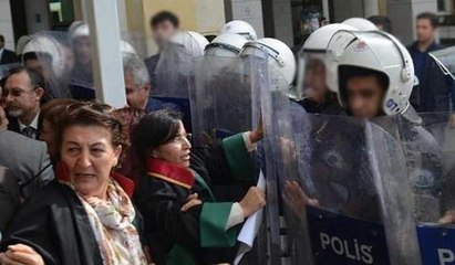 Avukatlara polis müdahalesi kamerada