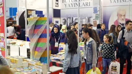 Protests at Istanbul Book Fair | DW News
