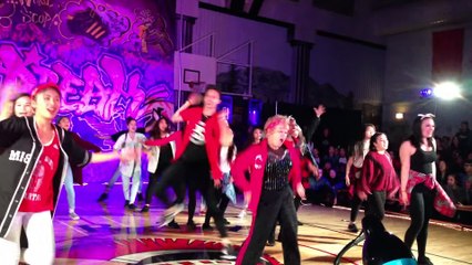 A 60 ans, cette prof de hip hop fait le show avec ses élèves