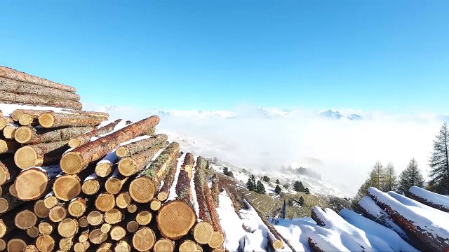 Hautes-Alpes : Survol de la mer de nuages au col de Gleize