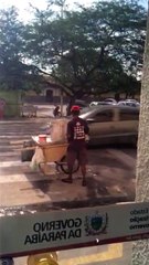 Fiquem atentos(as) ao que comem na rua, vejam isto: