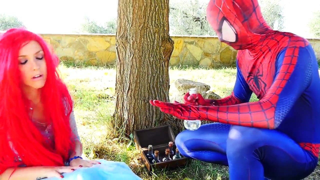 Frozen Elsa Gets Color Rainbow Hair! w/ Spiderman Alien & Joker - Funny Superhero Video