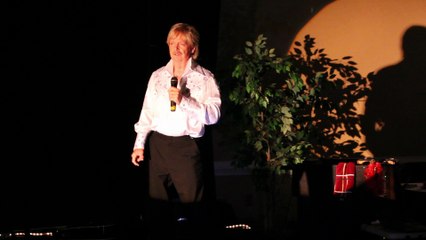Gene Hodge sings 'Elvis Medley' Sheffield Remembers 2016