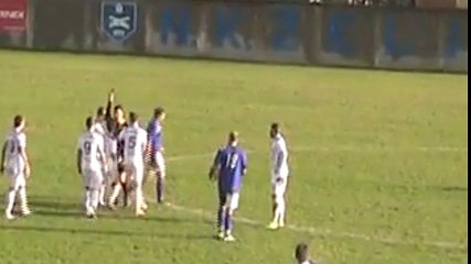Igrač udario sudiju u glavu - 1. liga Tuzlanskog kantona (Zeljeznicar-Purecic)