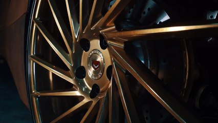 Une BMW personalisée pour ressembler à une voiture post-apocalyptique couverte de rouille