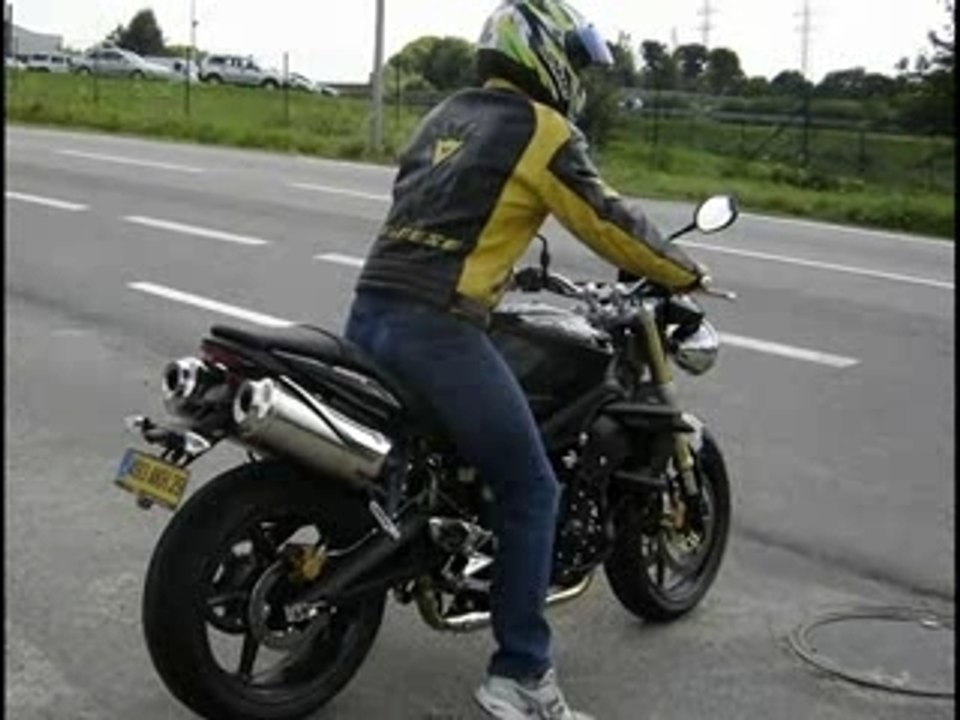 TRIUMPH STREET TRIPLE