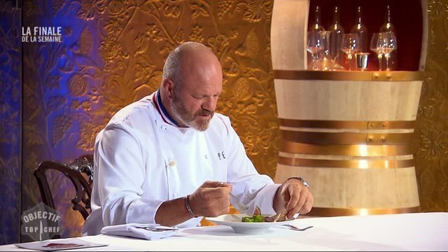 Le chef Etchebest déguste les deux plats à l'aveugle