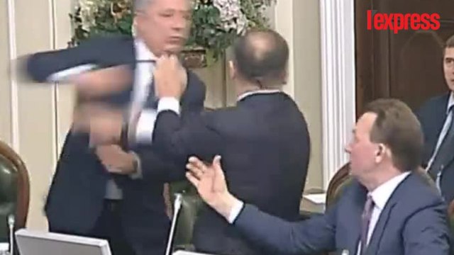 En Ukraine, deux députés se battent violemment pendant une séance parlementaire