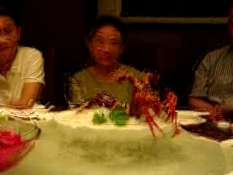Dry ice lobster sashimi in Shanghai