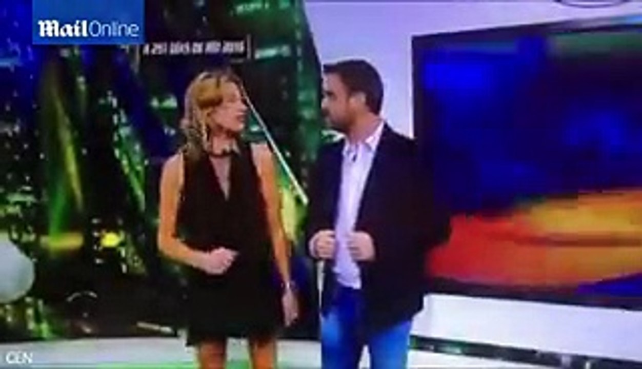 Une présentatrice montre sa culotte en direct par accident!